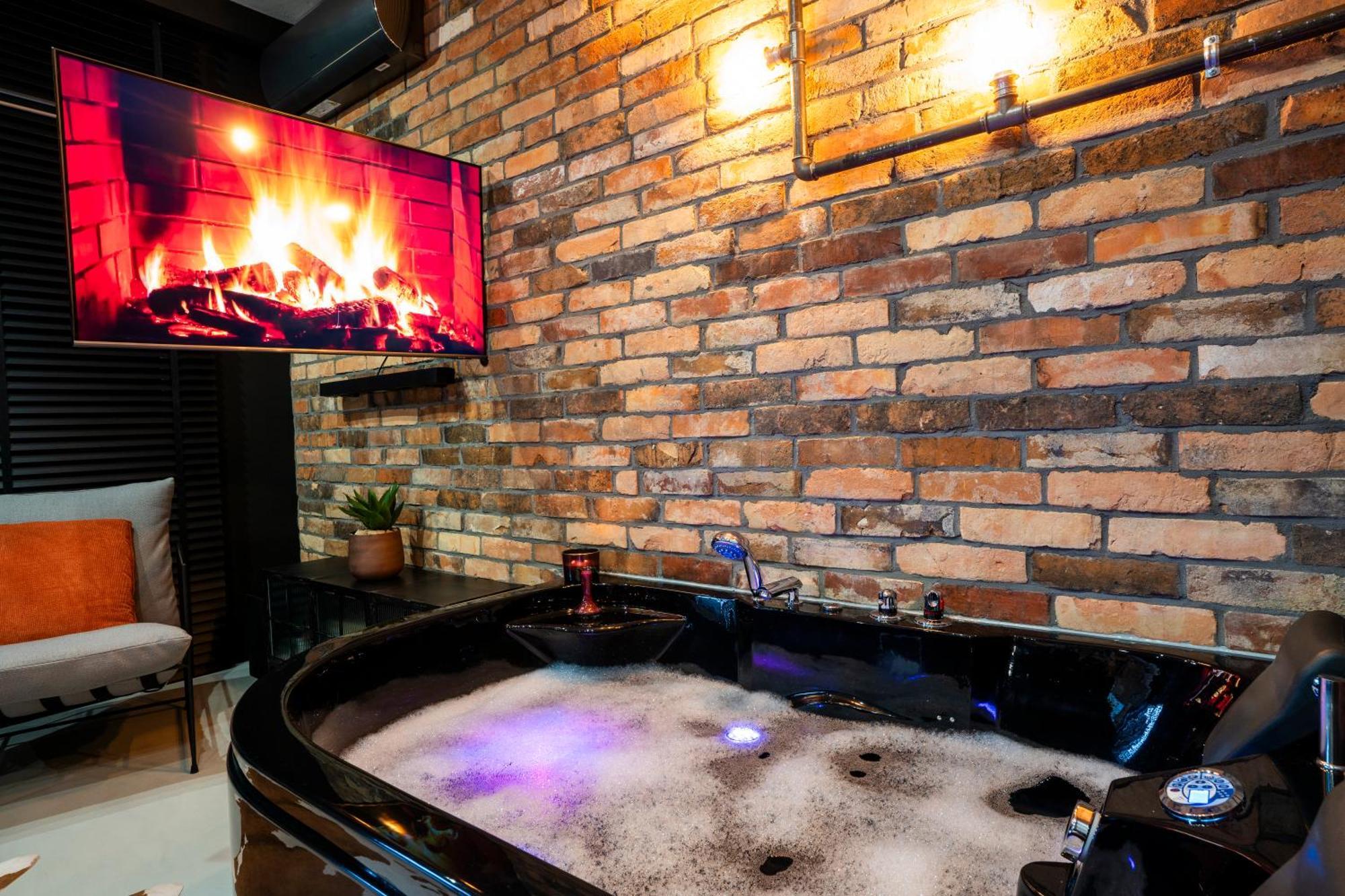 Aparthotel Zator Industrial 58 Jacuzzi Exterior photo