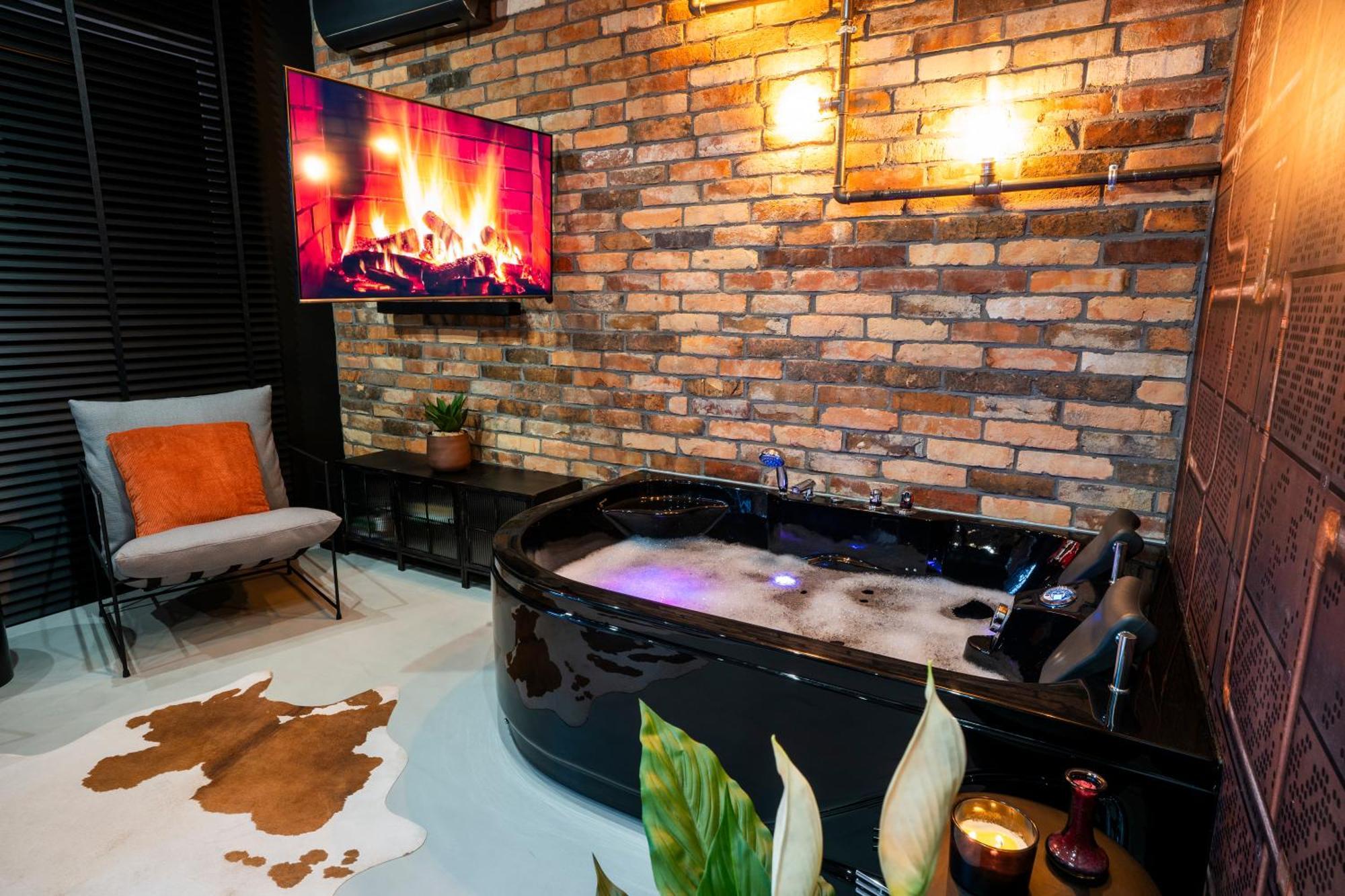Aparthotel Zator Industrial 58 Jacuzzi Exterior photo